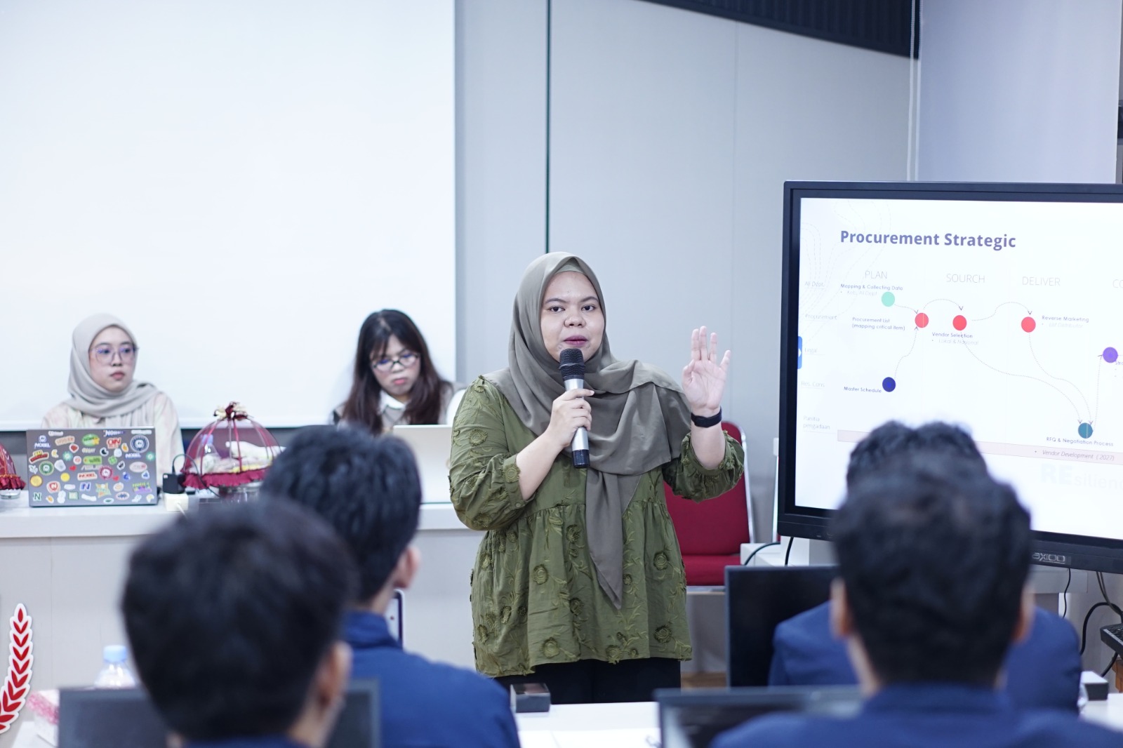 Mahasiswa Prodi Teknik Industri Nobel Indonesia Asah Skill Analitik